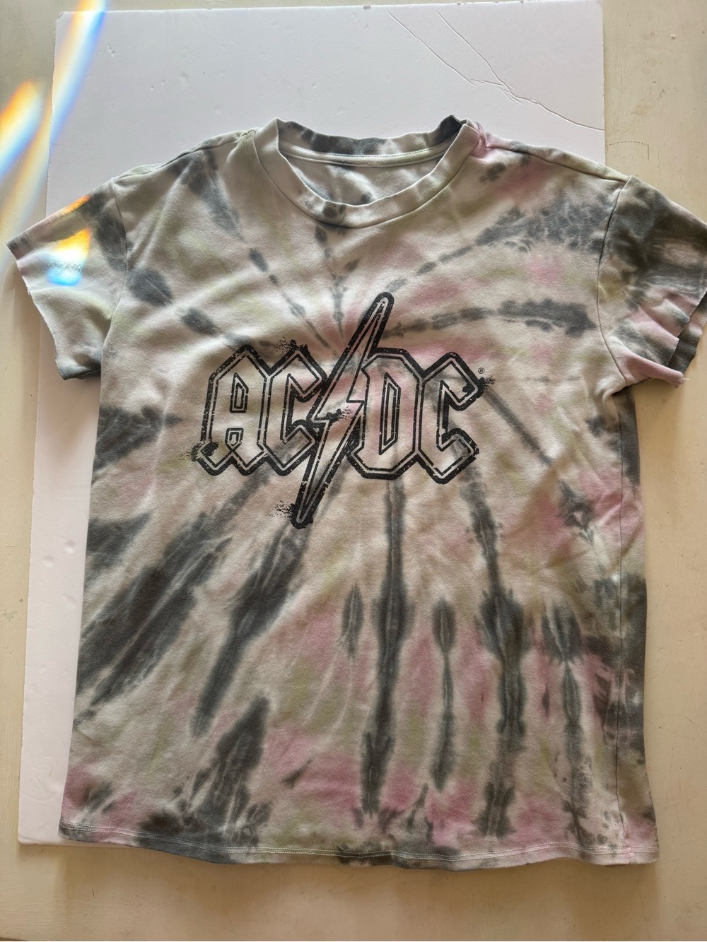 AC/DC Kids Short-Sleeve Tie-Dye Tee in Gray and Pink